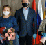 На фото слева направо: Начальник управления культуры Саткинского района Татьяна Зябкина, научный сотрудник музея Регина Новикова, глава Саткинского района Александр Глазков, директор музея Татьяна Титова. - Саткинский рабочий